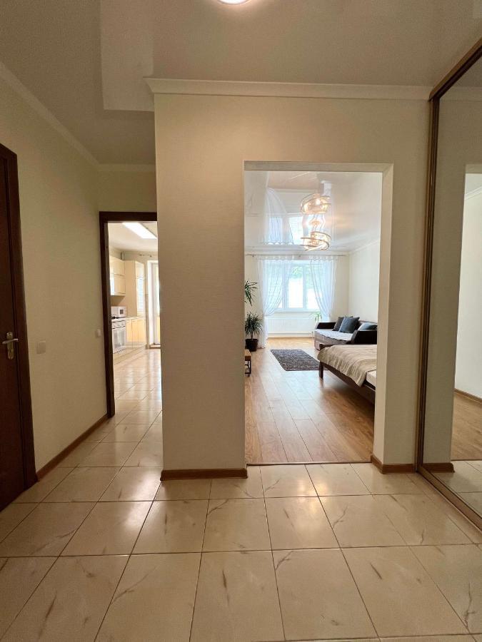 New Apartment "Family Estate" 卡缅涅茨-波多利斯基 外观 照片